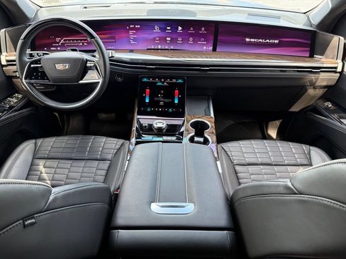 Used 2025 Cadillac Escalade Sport Platinum AWD/4WD image 21