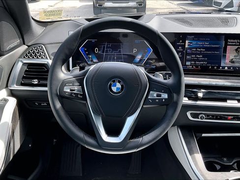 Used 2025 BMW X5 xDrive50e w/ Executive Package image 17