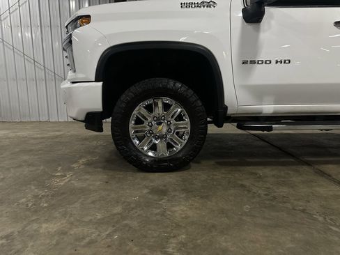 Used 2020 Chevrolet Silverado 2500 High Country w/ Z71 Off-Road Package image 17