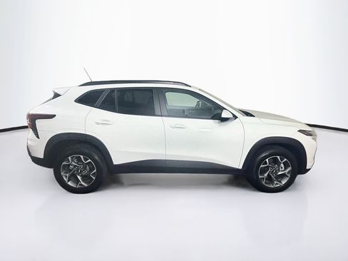 Used 2025 Chevrolet Trax LT w/ LT Convenience Package FWD image 10