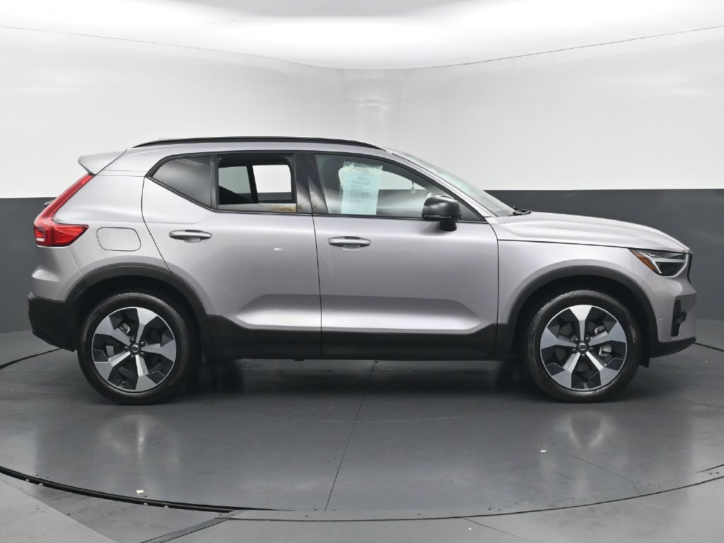 Used 2026 Volvo XC40 B5 Plus AWD/4WD image 6