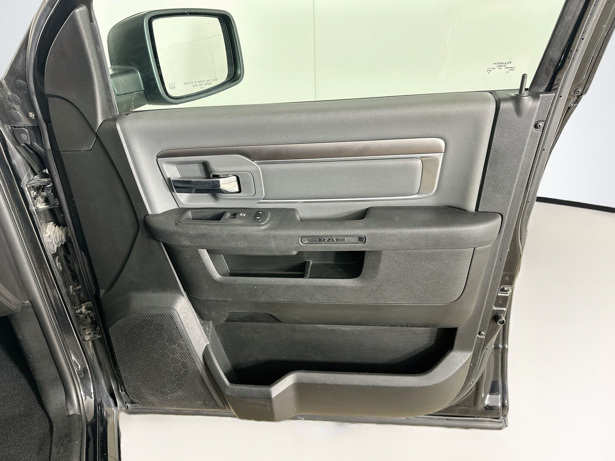 Used 2021 RAM 1500 Classic SLT AWD/4WD image 30