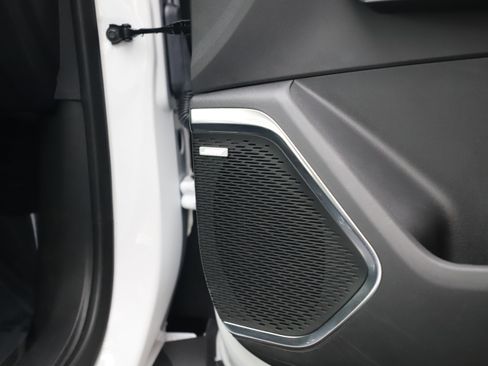 Used 2025 GMC Acadia Elevation image 11