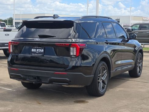 Used 2025 Ford Explorer ST-Line w/ Premium Package RWD image 3