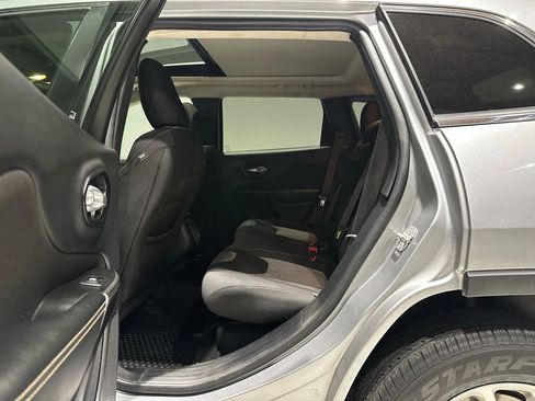 Used 2014 Jeep Cherokee Latitude w/ Comfort/Convenience Group image 22