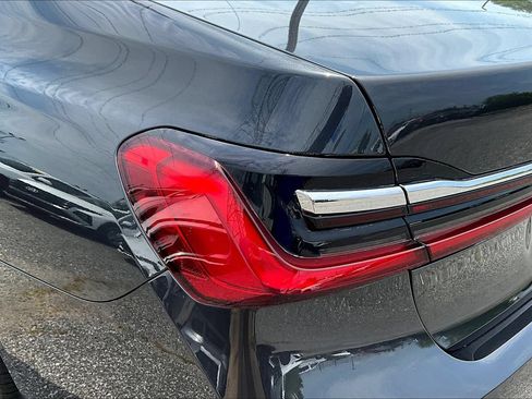 Used 2022 BMW 740i RWD image 21