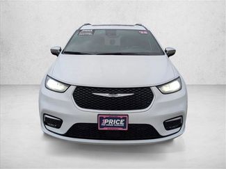 Used 2025 Chrysler Pacifica Pinnacle video 2