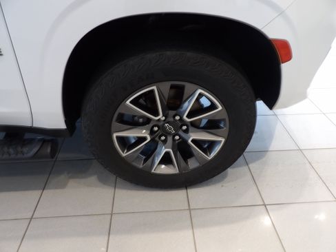 Used 2023 Chevrolet Tahoe Z71 w/ Luxury Package AWD/4WD image 30