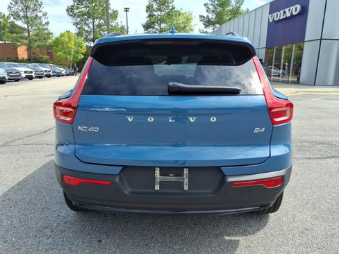Certified 2023 Volvo XC40 B4 Ultimate FWD image 4