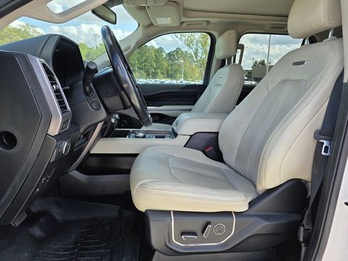 Used 2019 Ford Expedition Platinum image 11