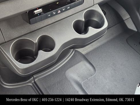 Used 2025 Mercedes-Benz Sprinter 2500 image 18