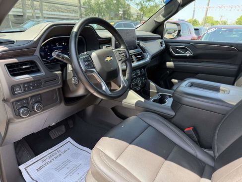 Used 2023 Chevrolet Suburban LT w/ Luxury Package AWD/4WD image 13