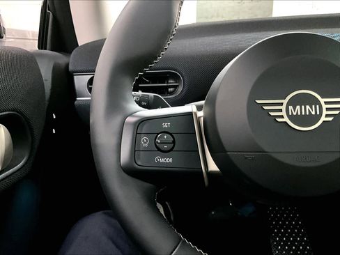 Used 2025 MINI Cooper 2-Door Hardtop image 20