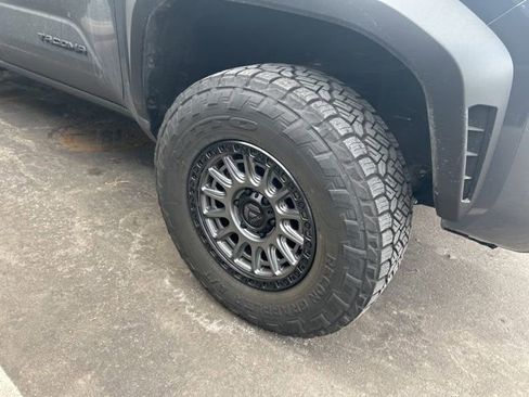 Used 2024 Toyota Tacoma TRD Off-Road image 17