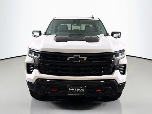 Used 2025 Chevrolet Silverado 1500 LT Trail Boss w/ Convenience Package II AWD/4WD image 2