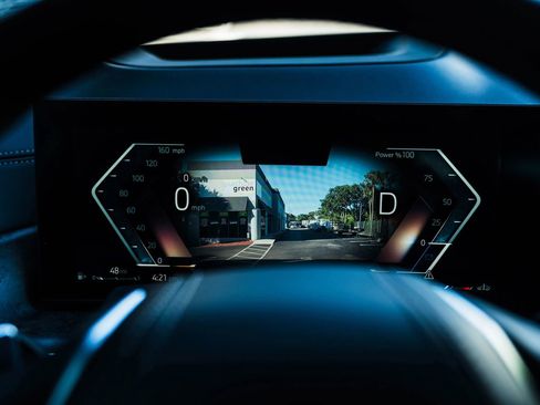 Used 2024 BMW X5 xDrive40i w/ Executive Package image 2