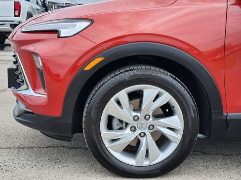 Certified 2024 Buick Encore GX Preferred FWD image 9