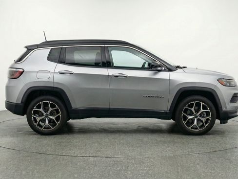Used 2025 Jeep Compass Limited AWD/4WD image 11