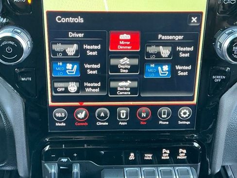 Used 2020 RAM 1500 Laramie AWD/4WD image 15