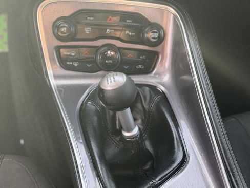 Used 2015 Dodge Challenger R/T image 24