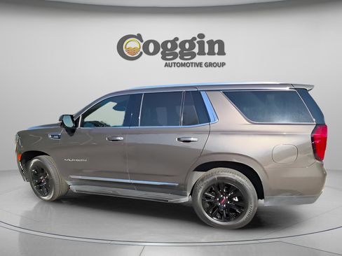 Used 2021 GMC Yukon SLT w/ SLT Premium Package image 6