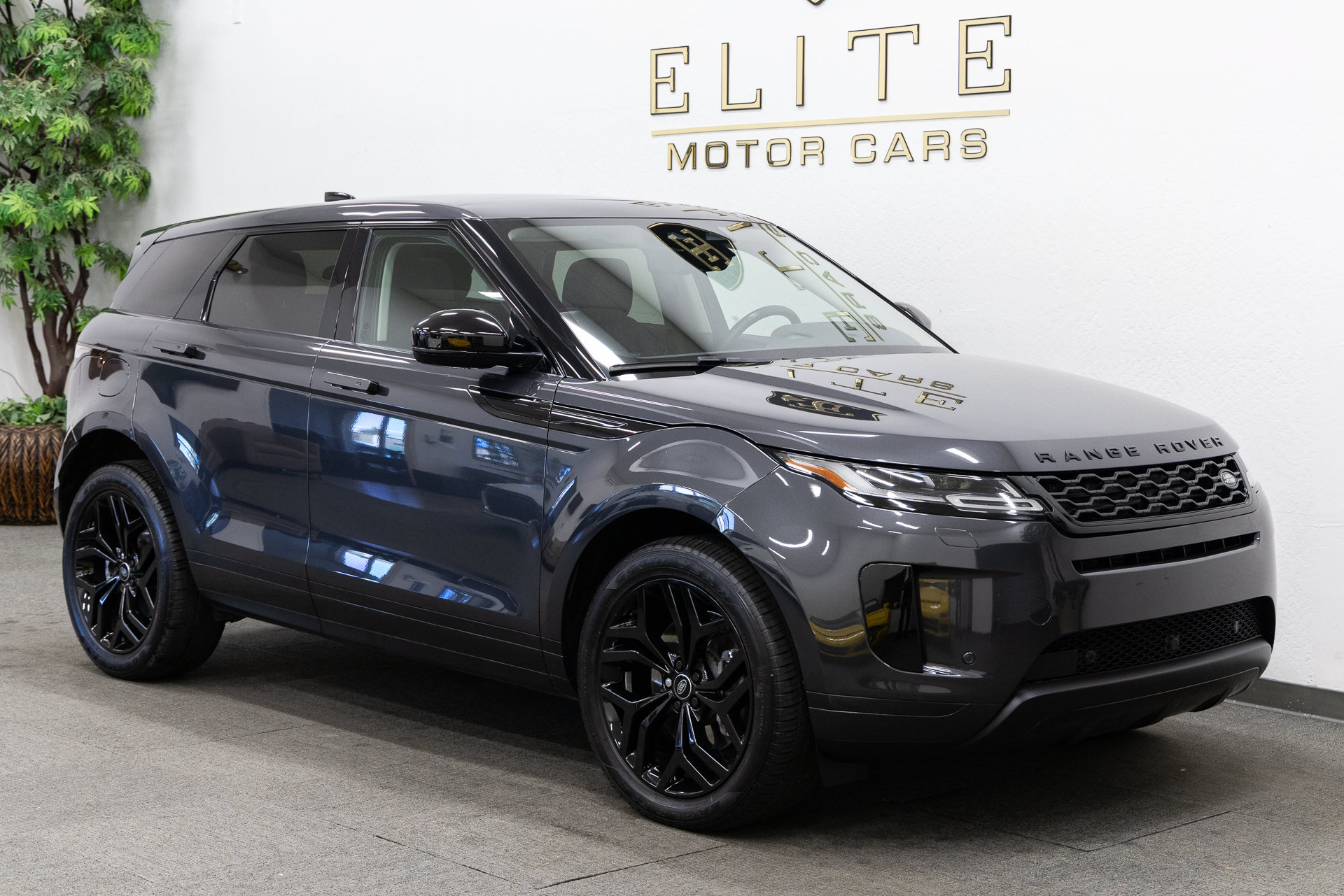 Used 2022 Land Rover Range Rover Evoque SE AWD/4WD image 9