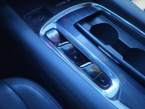 Used 2022 Buick Enclave Essence image 38