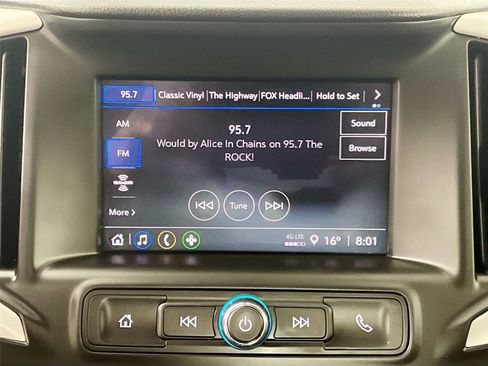 Used 2024 GMC Terrain SLE w/ Driver Convenience Package image 7