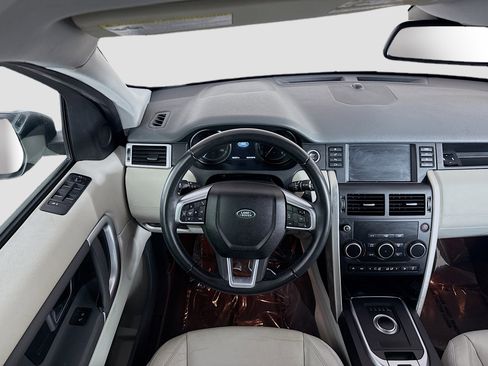 Used 2017 Land Rover Discovery Sport SE image 17