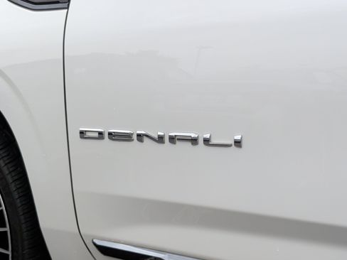 Used 2023 GMC Yukon Denali Ultimate AWD/4WD image 13