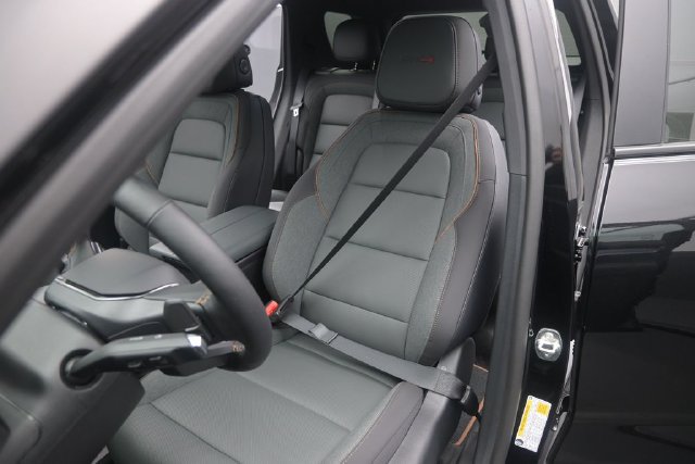 New 2026 GMC Terrain AT4 w/ LPO, Black Badging Package AWD/4WD image 11