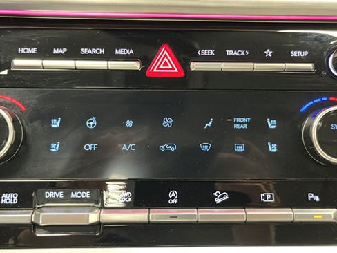 Used 2025 Hyundai Santa Fe Calligraphy AWD/4WD image 18