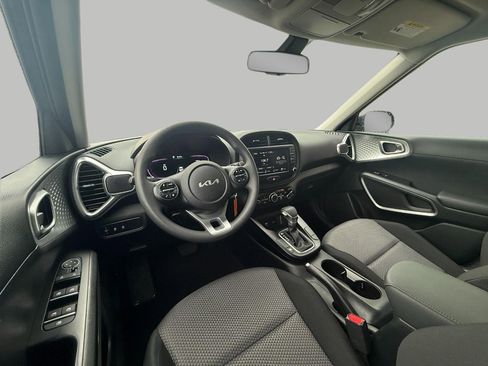 Used 2025 Kia Soul LX w/ LX Technology Package image 23