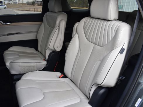 Used 2023 Hyundai Palisade Limited image 30