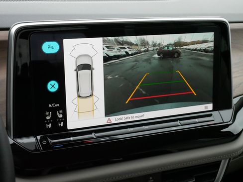 Certified 2025 Volkswagen Atlas SE w/ Panoramic Sunroof Package image 32