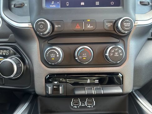 Used 2022 RAM 1500 Big Horn AWD/4WD image 2