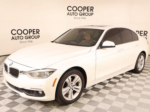 Used 2018 BMW 330i xDrive Sedan AWD/4WD image 11