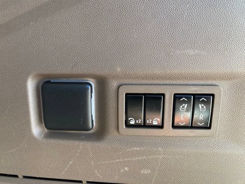 Used 2024 GMC Yukon XL Denali AWD/4WD image 5