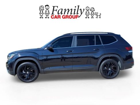 Used 2023 Volkswagen Atlas SE w/ Panoramic Sunroof Package FWD image 2