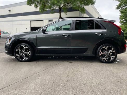 Used 2023 Kia Niro EX Touring FWD image 7