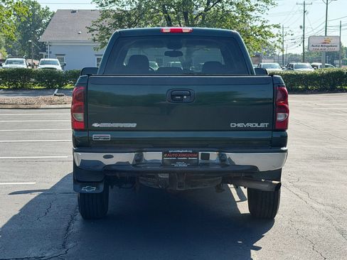 Used 2005 Chevrolet Silverado 2500 LS w/ Heavy-Duty Power Package AWD/4WD image 7