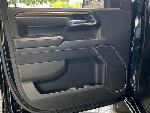 Used 2025 Chevrolet Silverado 1500 LT RWD image 2