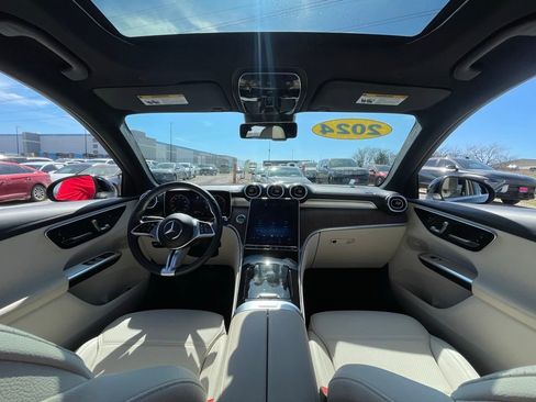 Used 2024 Mercedes-Benz GLC 300 4MATIC image 25