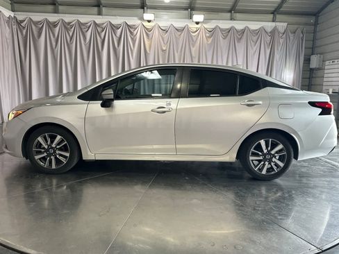Used 2021 Nissan Versa SV image 6