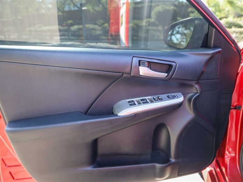 Used 2014 Toyota Camry SE FWD image 24