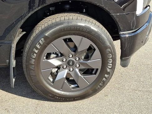 Used 2024 Ford F150 Lightning Lariat image 10