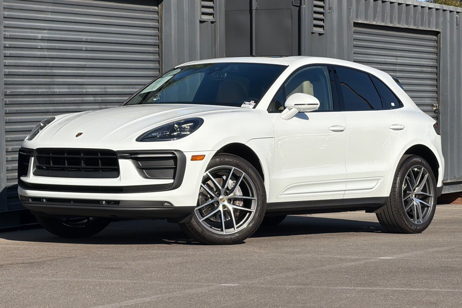 Used 2022 Porsche Macan AWD/4WD image 1