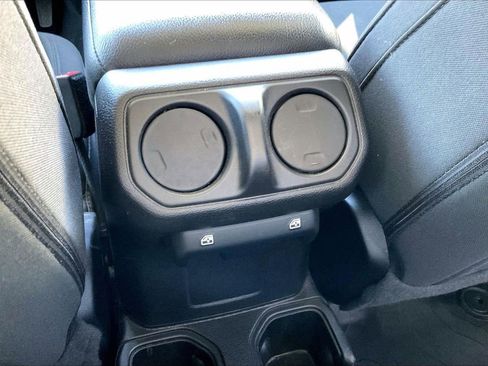 Certified 2022 Jeep Gladiator Sport AWD/4WD image 16