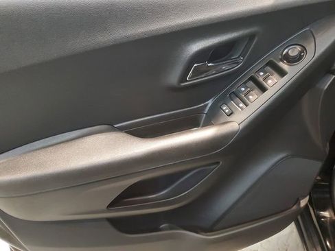 Used 2019 Chevrolet Trax LS AWD/4WD image 12