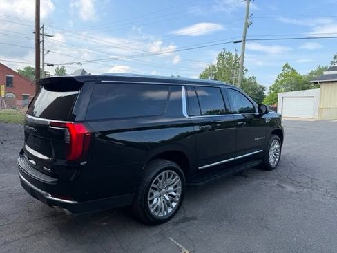 Used 2025 GMC Yukon XL Denali w/ Advanced Technology Package AWD/4WD image 5